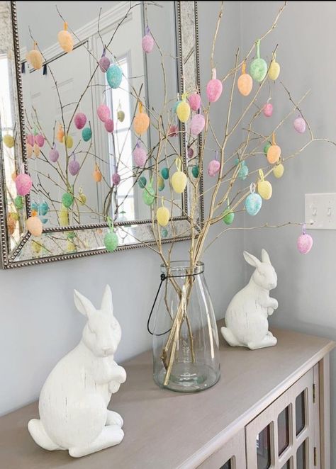 Easter Decor Bedroom, Easter Couch Decor, Easter Apartment Decor, Easter Living Room Decorations, Home Decor Ideas For Spring, Hanging Easter Decorations, Bathroom Easter Decor, Easter Bedroom Decor Ideas, Easter Staircase Decor