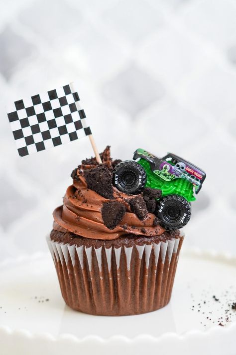 monster truck cupcake Grave Digger Cupcakes, Young Wild And Three Monster Truck, Monster Truck 3rd Birthday Cake, Monster Jam Cupcakes, Diy Monster Truck, Monster Truck Cupcakes, Monster Truck Birthday Cake, Gym Shorts Women, Monster Jam Birthday Party