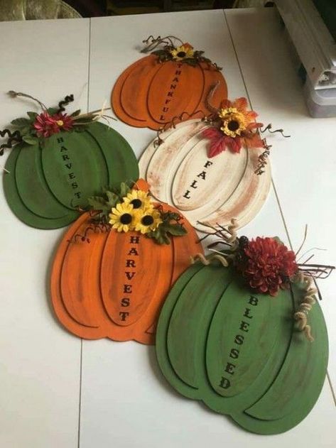 Wooden Pumpkin Decorating Ideas, Pumpkin Wood Crafts, Inexpensive Halloween Decorations, Dollar Store Pumpkin, Pumpkins Crafts, Crafts For Fall, Diy Fall Crafts, Fall Wood Crafts, Fall Pumpkin Crafts