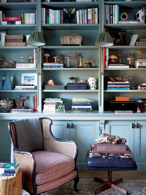 Hubert Zandberg Curates a Resplendent London Residence with Elements of the Past and Present - Galerie London Residence, Period Home, London Townhouse, Cottage Furniture, Cabinetry Design, Built In Bookcase, Vintage Cabinets, Bookcase Shelves, Notting Hill