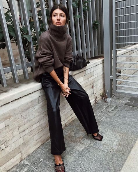 MARIE MIKH (@marimikh) • Instagram photos and videos Satin Pants Outfit, Leather Trousers Outfit, Leather Pants Outfit, Earthy Outfits, Looks Street Style, Leather Trousers, Street Style Inspiration, Looks Chic, Outfits Casual