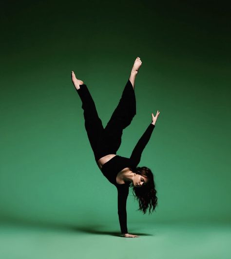 Dance Poses Non Flexible, All Black Dance Photoshoot, Indoor Dance Photography, Dance Portfolio Photo Shoot, Dance Photography Poses Simple Jazz, Photoshoot Dance Poses, Dance Poses For Pictures Easy, Creepy Dance Poses, Jumping Dance Poses