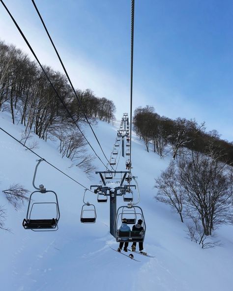 In need of a relaxing ski holiday to Japan 🇯🇵🍜🍵🗻❄️⛷️ (📷: ©JNTO) #japan #japantravel #japantrip #japanguide #skijapan #skijapanholidays #skijapan🇯🇵 #skimaxholidays #skimax #ski #skitrip #skiholiday #skiing #snowboarding #snowboard #japow #powder #snow #winter Snow Boarding Aesthetic, Ski Japan, Hokkaido Skiing, Japan Skiing, Niseko Japan, Skiing In Japan, Snowboarding In Japan, Skiing Aesthetic, Ski Culture