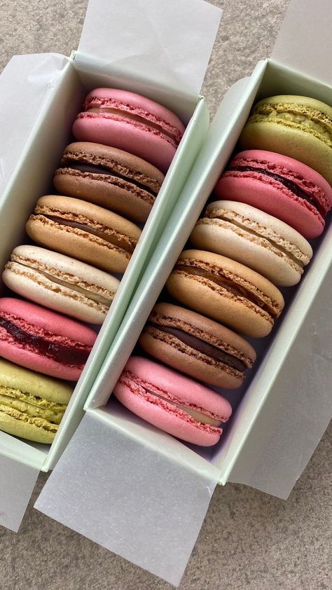 Macaron Aesthetic, Macarons Aesthetic, Sweets Aesthetic, Favorite Snack, Food Obsession, Beautiful Food, Interesting Food Recipes, Macaroons, Pretty Food