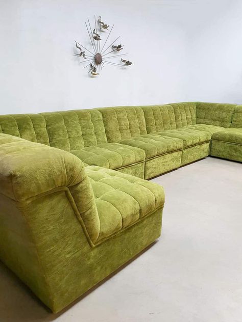 Midcentury Couch, Lime Green Sofa, Eclectic Lounge, Rock And Roll Room, Boho Style Interior Design, Vibe House, Couch Vintage, Mid Century Couch, Interiors 2023