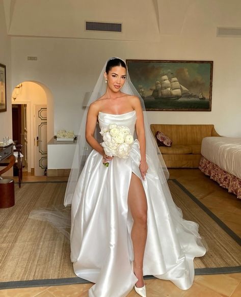 Fitness Influencer, Dream Wedding Decorations, White Wedding Theme, Fancy Wedding Dresses, Dream Wedding Ideas Dresses, Princess Wedding Dress, Elegant Bride, Satin Wedding Dress, Classy Wedding