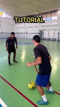 Learn Football, Soccer Footwork Drills, Soccer Techniques, Soccer Training Workout, Soccer Skills Training, Soccer Practice Drills, Football Training Drills, Soccer Training Drills, Football Tricks