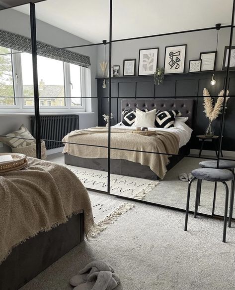 Bedroom With Panelling, Mirror Pictures Instagram, Beige And Grey Living Room, Dressing Pax, Mirrored Wardrobe Doors, Sliding Mirror Closet Doors, Monochrome Bedroom, Closet Door Makeover, Mirror Closet Doors