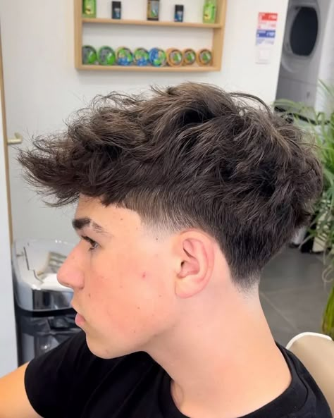 Edgar Taper Fade Low Taper Haircut, Low Fade Curly Hair, Haircut Korea, Haircut Korean, Taper Fade Short Hair, Fade Haircut Curly Hair, Low Taper Fade Haircut, Best Fade Haircuts, Low Skin Fade