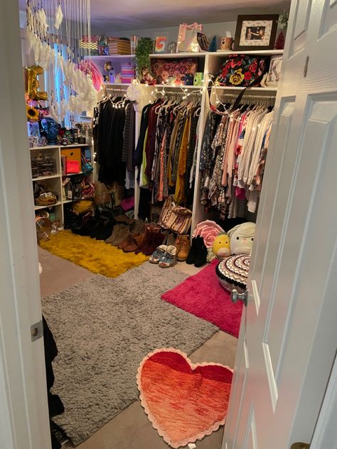 Colorful, closet Small Vintage Rugs Walk In Closet, Organized Closet Aesthetic Walk In, Small Walk In Closet Aesthetic, Closet Rugs Fluffly, Boho Walk In Closet, 90s Closet Room, Y2k Closet Room, Full Closet Aesthetic, Cool Closets