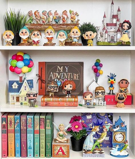 Funko Display Ideas, Casa Disney, Игрушки Funko Pop, Funko Pop Display, Nerd Room, Disney Bedrooms, Disney Room Decor, Girl Cave, Disney Rooms