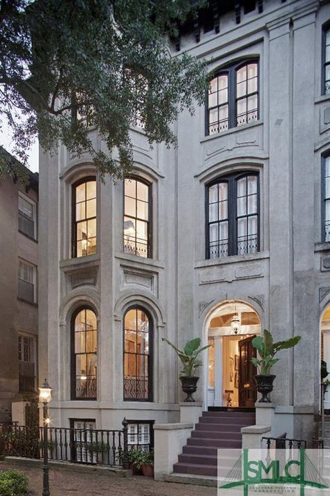 Savannah Homes, Brownstone Homes, Savannah Style, Townhouse Exterior, Casas Coloniales, French Architecture, City House, Savannah Ga, House Goals