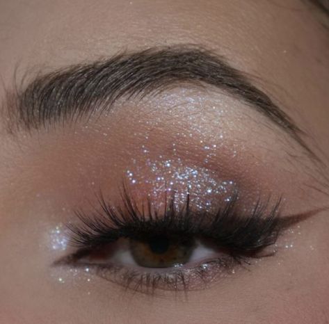 Make Up Tattoo, Make Up Aesthetic, Make Up Nails, Eye Makeup Tutorials, Up Aesthetic, Eyeliner Techniques, Maquillage On Fleek, Shimmer Eye Makeup, Up Nails