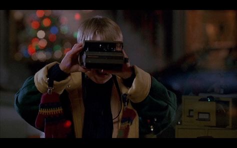 Home Alone 2, Film Background, Macaulay Culkin, Product Placement, Polaroid Photo, Photo Camera, Christmas Feeling, Polaroid Photos, Home Alone