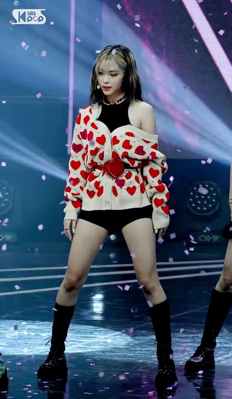 Shin Ryujin, Stage Outfit, Concert Fits, Korean Hairstyle, Kpop Outfits, Stage Outfits, Kpop Fashion, Crochet Ideas, On Stage