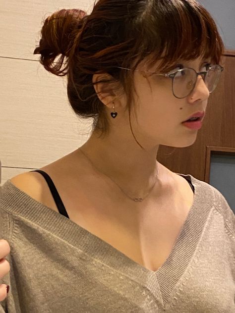 messy bun i guess 🫶 Brown Hair Messy Bun, Messy Bangs, Thick Bangs, Big Glasses, Girl With Brown Hair, Body Figure, Reference Poses, Hair Art, Messy Hairstyles