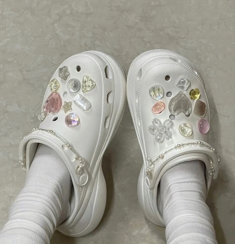 #crocs #clogs #charms #shoes #decoration #accessories #pink #white #fashion Crochet Jibbitz, Jibbitz Crocs Ideas White, Crocs Inspo Charms, Crocs Charms Aesthetic, White Crocs Aesthetic, Crocs Decorations, Jibbitz Crocs Ideas, Jibbitz Crocs Charms, Jibbitz Ideas