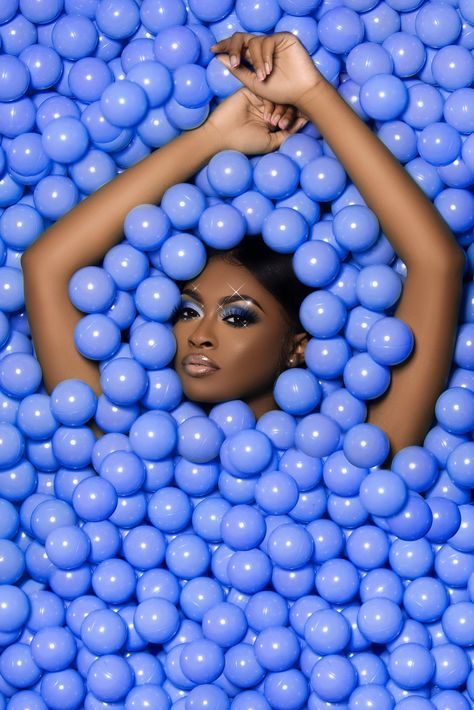 Ball Pit Photoshoot, Business Photoshoot, Creative Photoshoot Ideas, Bubble Balloons, Photoshoot Concept, The Shot, Ball Pit, Balloon Art, Artistic Photography