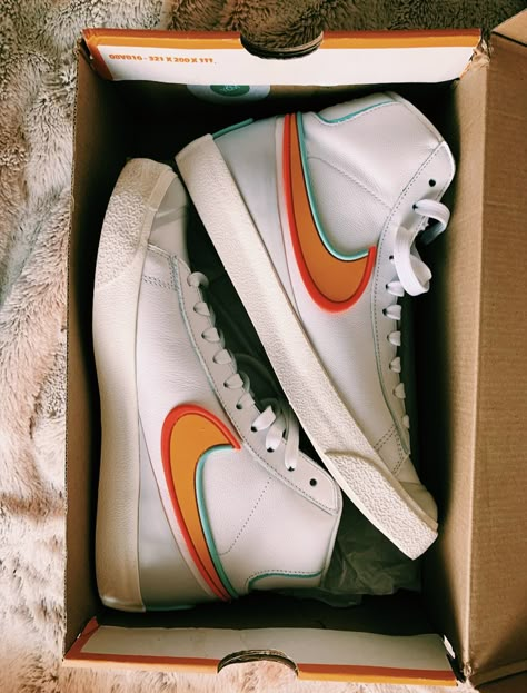 Nike Blazer Kumquat, Colorful Nike Blazers, Nike Blazer Aesthetic, Nike Preppy, Snickers Shoes, Snicker Shoes, Cute Nails Ideas, Blazer Shoes, Painted Nikes