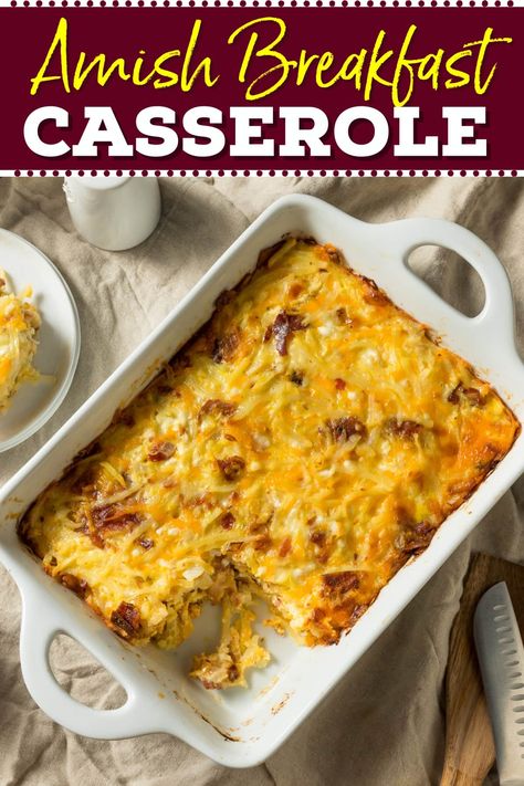 This Amish breakfast casserole is loaded with bacon, eggs, hash browns, and plenty of cheese! It's perfect for serving to a crowd. Amish Breakfast, Amish Breakfast Casserole, Baked Breakfast Casserole, Leftover Breakfast, Breakfast Casserole Bacon, Breakfast Egg Casserole, Breakfast Casserole Recipe, Hashbrown Breakfast Casserole, Brunch Casserole