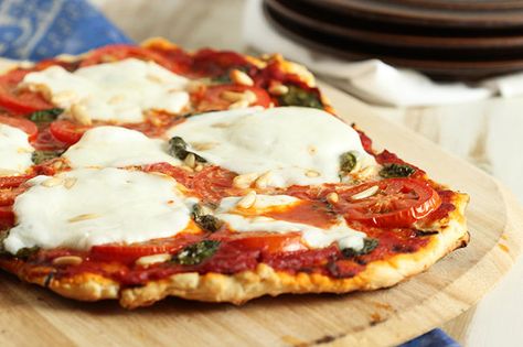 Grilled Margherita Pizza Margherita Recipe, Mushroom Pizza Recipes, Margherita Pizza Recipe, Grilled Pizza Recipes, White Pizza Recipes, Delicious Pizza Recipes, Margarita Pizza, Best Pizza Dough, Best Homemade Pizza