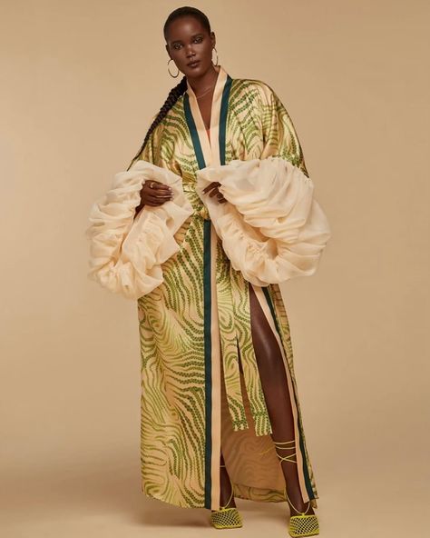 Kimonos Queen #974 African Couture, Mode Kimono, Net Dress, Voluminous Sleeves, Printed Robe, Sew Easy, African Inspired Fashion, Green Scarf, Arab Fashion