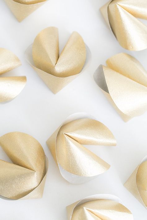 Origami Fortune Cookie, Paper Fortune Cookies, Chinese New Year Party, Fortune Cookies, Origami Paper Art, Diy Tassel, Gold Diy, New Year Party, Perfect Cookie