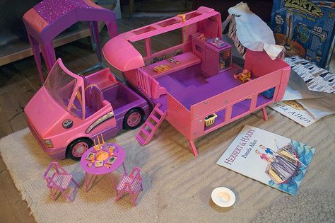 Barbie Caravan Barbie Caravan, 90s Toys, Childhood Nostalgia, Barbie Toys, 90s Childhood, Barbie Accessories, Barbie I, Childhood Toys, Mehndi Designs For Hands