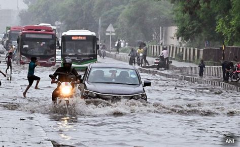 "Cars Drowned, Roads Turned Into Rivers": Delhi's Monsoon Nightmare Check more at https://newsynation.com/india/cars-drowned-roads-turned-into-rivers-delhis-monsoon-nightmare/ Delhi Traffic, Indian States, Heavy Rainfall, Weather Update, North India, Jammu And Kashmir, Himachal Pradesh, South India, Capital City