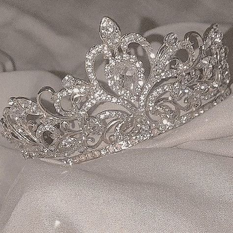 White Princess Aesthetic, Crown Aesthetic, Cybercore Aesthetic, Headpiece Jewelry, Gray Aesthetic, Princess Aesthetic, + Core + Aesthetic, Black And White Aesthetic, White Picture