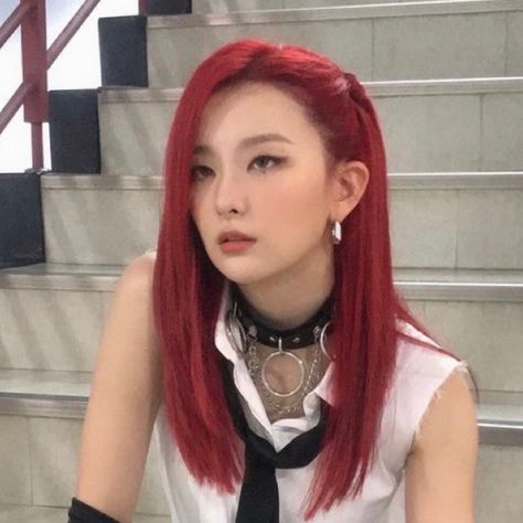 Red Hair Kpop Girl, Velvet Red Hair, Red Hair Kpop, Red Hair Looks, Kpop Hair, Hair Icon, Red Icons:), Red Velvet Seulgi, Velvet Hair