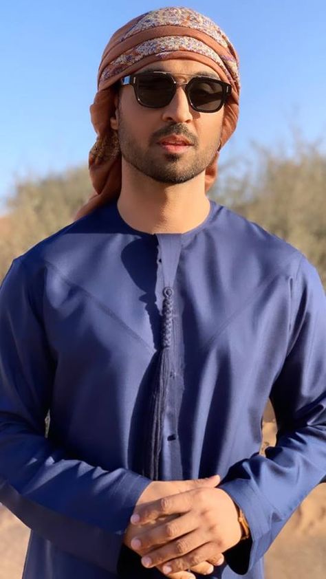 Omani Dress Men, Jhubba Designs For Men Arabic, Jubbah Men Fashion Dubai, Jalabia For Men, Umroh Outfit, Jubbah Men, Boys Clothes Teenagers, Man Dress Design, Boys Shirts Pattern