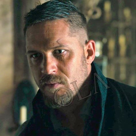 ♏ Harli 💜 (@ola_fimmel) Instagram: "#saturday #taboo #mysexybritishman #hardylicious #tomhardy 😈🎩😍 Tom Hardy Tom Hardy Short Hair, Men’s Fade Haircut Short, Tom Hardy Taboo Haircut, Tom Hardy Hair, Tom Hardy Haircut, Spencer James, James Delaney, Tom Hardy Movies, Tom Hardy Actor