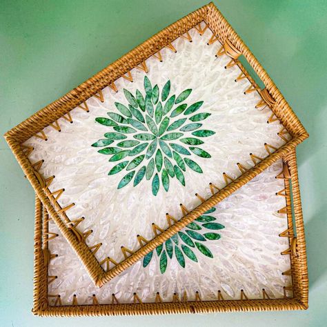 Mosaic Trays Ideas, Mosaic Trays, Rattan Serving Tray, Mosaic Tables, Sea Shells Diy, Mosaic Tray, Arm Work, Shells Diy, Serving Tray Set