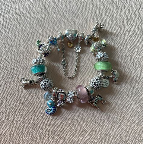 #Pandora #Disney #Princess Disney Pandora Bracelet, Pandora Princess, Disney Pandora, Pandora Bracelet Charms Ideas, Girly Bracelets, Disney Bracelet, Bracelet Inspo, Pandora Disney, Pandora Bracelet Charms