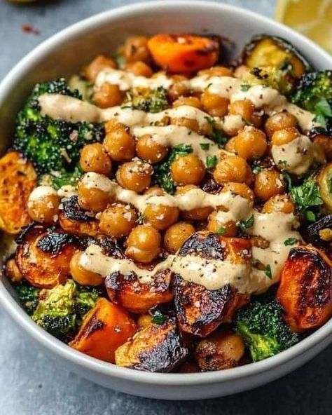 Chickpea Bowl, Dressing Healthy, Bowls Recipes, Healthy Bowls Recipes, Power Bowls, Healthy Bowls, Buddha Bowls, Roasted Vegetable, Veggie Meals