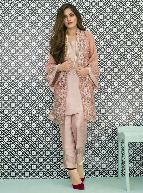 Long Kurti With Jeans, New Stylish Dress, Kurti With Jeans, Zainab Chottani, Fashion For Girls, Dress Book, Long Kurti, Gaun Fashion, Pakistani Fancy Dresses