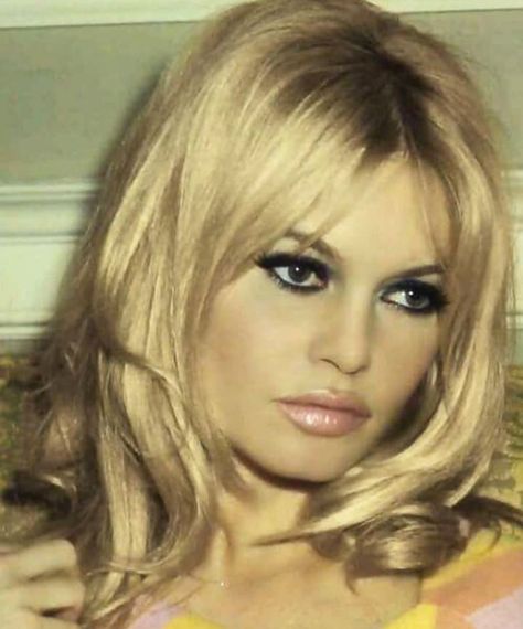 Brigitte Bardot Bardot Makeup, Bardot Hair, Sixties Style, Bridgette Bardot, Bridget Bardot, Bardot Style, Smink Inspiration, Actrices Hollywood, French Actress