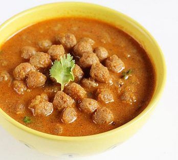 Soya chunks curry recipe | meal maker curry | soya chunks recipes Vegetarian Food List, Soya Chunks Recipe, Vegetarian Main Meals, Vegetarian Treats, French Toast Bites, Soya Chunks, Veg Curry, Soy Recipes, Spices And Herbs