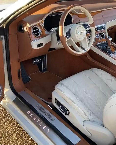 Bentley Car Interior, Stile Kendall Jenner, Luxury Cars Rolls Royce, Custom Car Interior, Luxury Car Interior, Lux Cars, Bentley Car, Car Goals, Super Luxury Cars