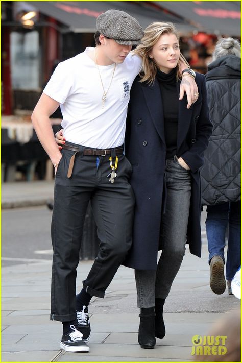 Outfit Ideas Sport, Chloe Moretz Brooklyn Beckham, Dickies Outfits Men, Dickies Outfit, Love In London, Beckham Style, Brooklyn Style, Minimalist Fashion Men, Brooklyn Beckham