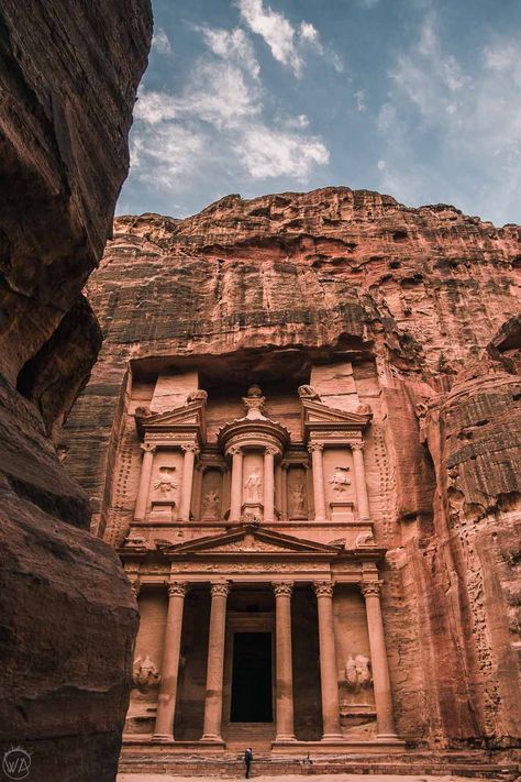 Detailed Jordan Itinerary - How To Spend Amazing 10 Days In Jordan? | Worldering around Sushi In Japan, Jordan Itinerary, Petra Travel, Ancient Civilisation, Enchanted Places, City Of Petra, Vacation Bucket List, Ancient Places, Jordan Travel