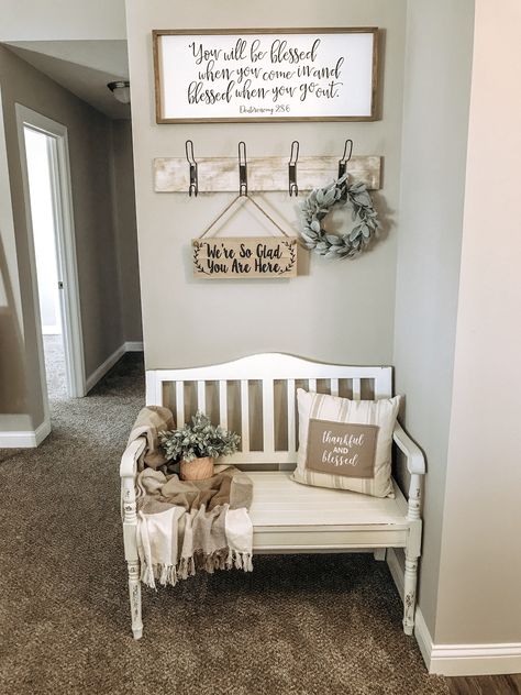 White Master Furniture, Entryway Decor Stairway, Rustic Den Decor, Southern Rustic Home Decor, Farmhouse Entryway Bench Ideas, Hall Bench Decor Ideas, Entrance Bench Decor, Above Bench Wall Decor, Rustic Farmhouse Entryway Ideas