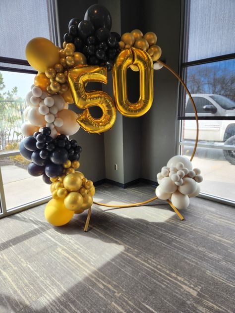 50 Balloon Arch, 50th Birthday Balloon Ideas, 50th Balloons, 40th Anniversary Party Decorations, Diy Birthday Number, Birthday Setup, 50th Birthday Balloons, 40th Anniversary Party, 50 Balloons