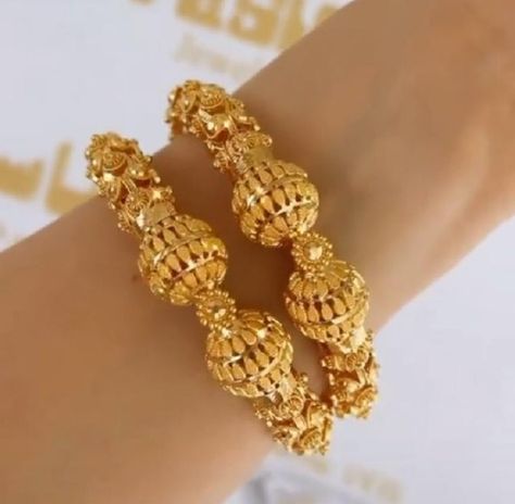 Ajmer Sharif, Simple Bridal Jewelry, Bangle Design, Ladies Bracelet Watch, Gold Bangles For Women, Gold Jewellry, New Gold Jewellery Designs, Ladies Bracelet, Bridal Jewelry Collection