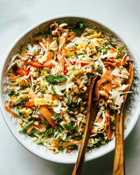 CHARRED CORN SLAW WITH PEANUT BUTTER LIME DRESSING » The First Mess // Plant-Based Recipes + Photography by Laura Wright Corn Slaw, Charred Corn, Laura Wright, Leafy Green Salads, Salad Pasta, Feel Good Food, Lime Dressing, Healthy Food Blogs, Peanut Butter Recipes