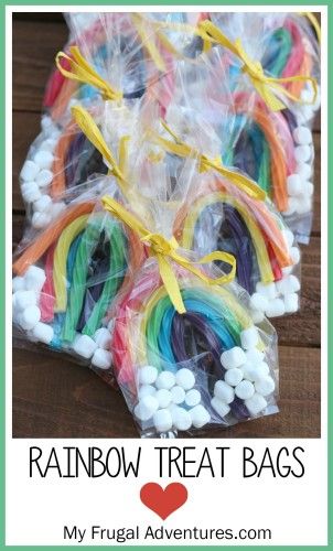 Birthday Party Rainbow, Lila Party, 4de Verjaardag, Rainbow Treats, St Patrick Day Treats, Treats For Kids, Trolls Birthday Party, Classroom Treats, School Treats