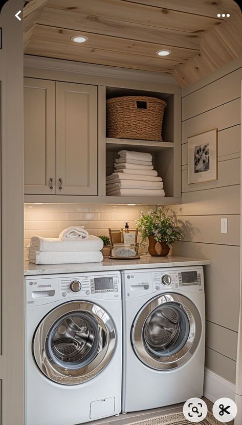 Laundry Room Decor Ideas, Stylish Laundry Room, Dream Laundry Room, Laundry Room Closet, Mudroom Laundry Room, Laundry Room Layouts, Laundry Room Renovation, Modern Laundry Rooms, Laundry Room Ideas