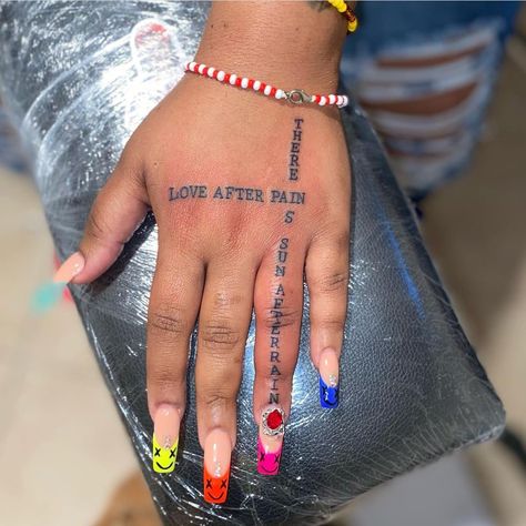 IG: @zaddyyy_ink Hand Tatto, Girls Tattoos, Cute Finger Tattoos, Basic Tattoos, Cute Hand Tattoos, Neck Tattoos Women, String Wall Art, Black Girls With Tattoos, Neck Tattoos