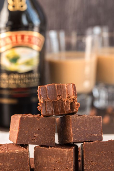 Rich and indulgent Bailey's fudge made with only 4 ingredients has the perfect balance of chocolate and Irish cream flavor that melts in your mouth. No cooking is required, just a microwave! Baileys Irish Cream Fudge Recipe, Irish Cream Fudge, Bailey Recipes, Cream Fudge Recipe, Baileys Fudge, Cream Fudge, Christmas Fudge, Baileys Irish Cream, No Cooking